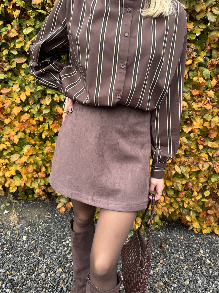 Jupe-short en daim - Chocolat7.webp