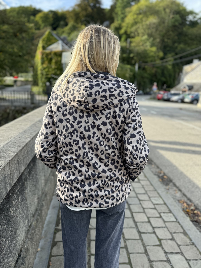VESTE DE PLUIE MI-SAISON RÉVERSIBLE COURTE - LÉOPARD:NOIR4.webp